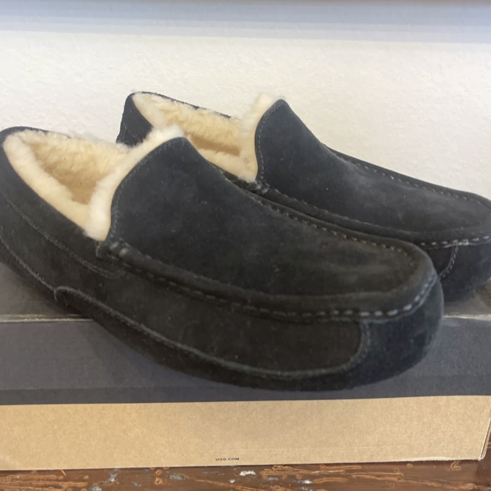 UGG Men's Ascot Slipper BLACK with Original Box  1101110 size 11 NEW W BOX